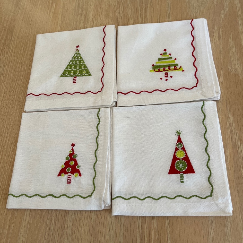 Crate & Barrel Christmas Tree Cocktail Napkins